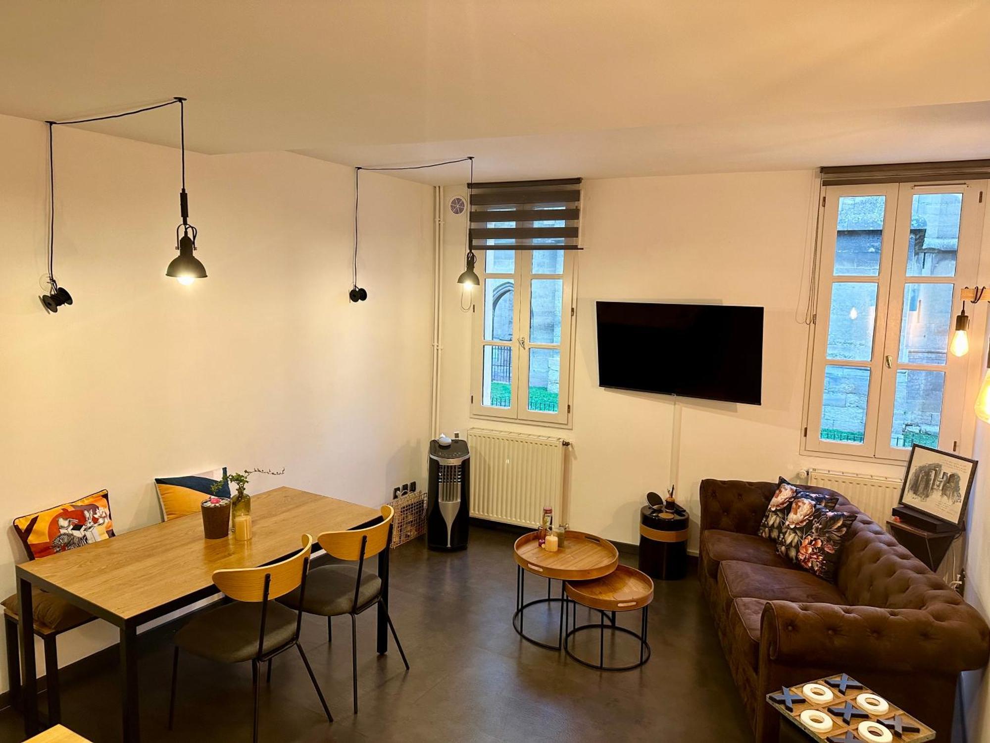 Tresors De La Cathedrale, Maison De Sur 4 Niveaux Appartement Narbonne